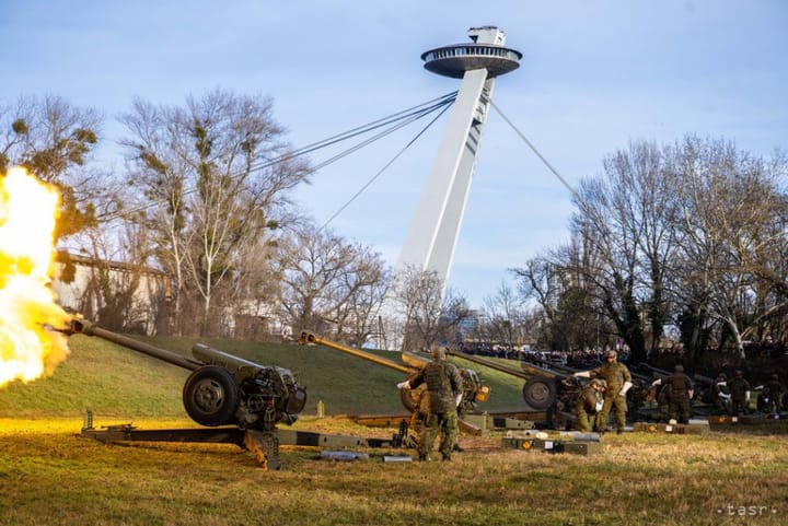Slovak Military Marks Independence Day by Firing 21 Volleys