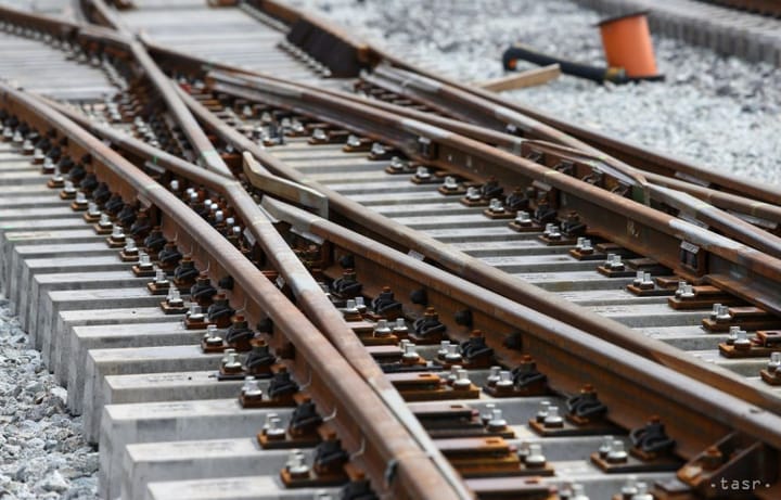 Train Drivers Submit Petition against In-cab Cameras to Transport Ministry