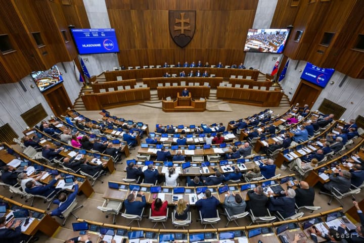 Parliament Fails to Debate Gaspar Dismissal after Agenda Rejected