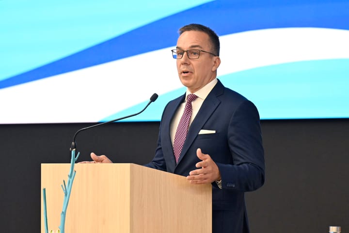 Tomas: Gov't Will Seek to Introduce Retirement Age Caps for Some Professions