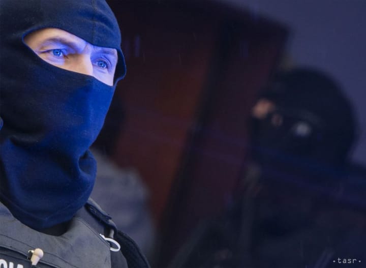 Police Detain 12 in Crackdown on Organised Crime Group