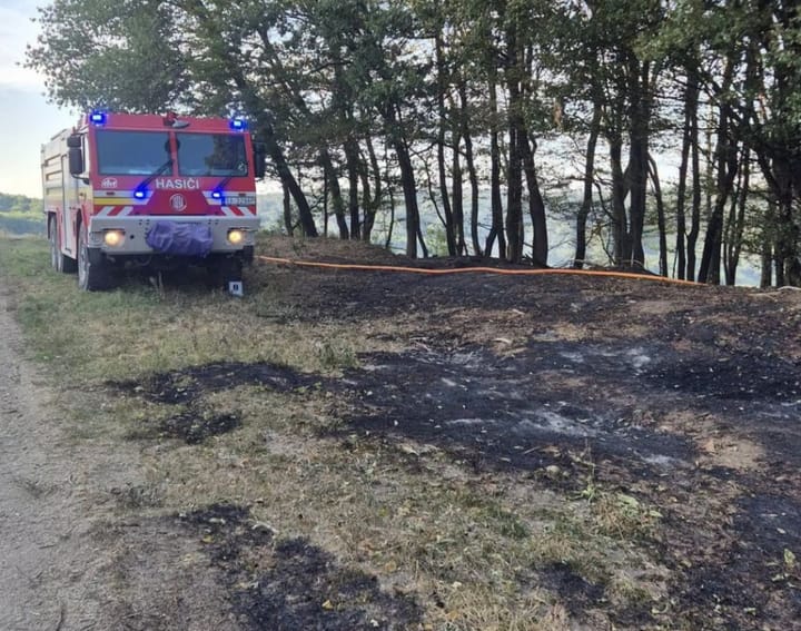 HaZZ: Forest Fire in Western Slovakia Spreads Across up to 150 Hectares