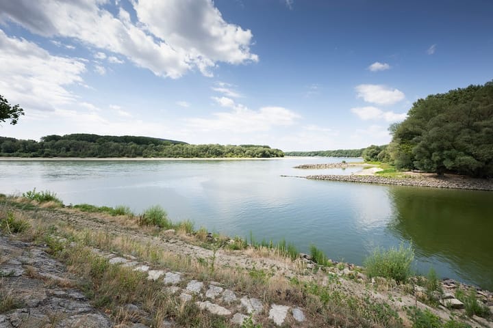 SHMU: Danube Reaches New All-time Low at Devin, Breaking Record Set in 1909