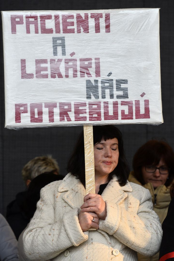 Health Ministry: Only Two Nurses Stick to Notices in Martin