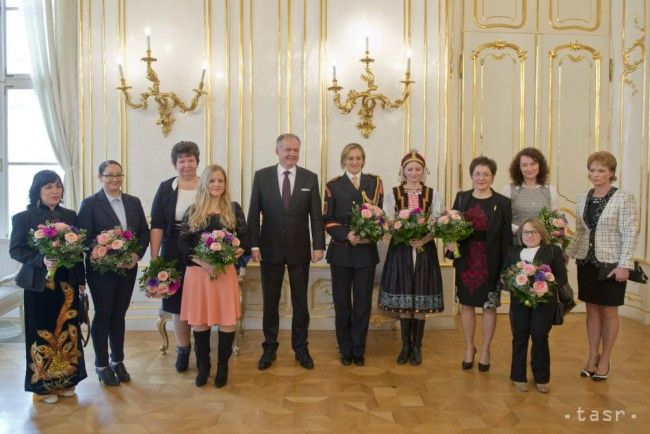 President Holds Ceremonial Lunch to Mark International Women's Day