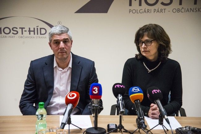 SMK Postpones Talks with Most-Hid over Possible Coalition with SNS