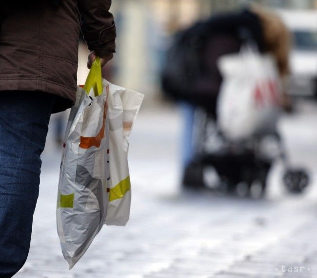 EnviroMinistry to Ban Plastic Bags Given Out for Free