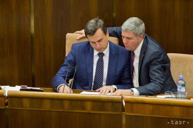 AKO Poll: Smer-SD Top on 29.9 percent, Followed by SaS on 17.1 percent