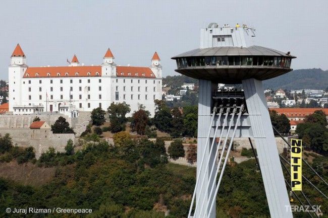 Greenpeace Activists Climb SNP Bridge to Unveil Anti-TTIP Banner