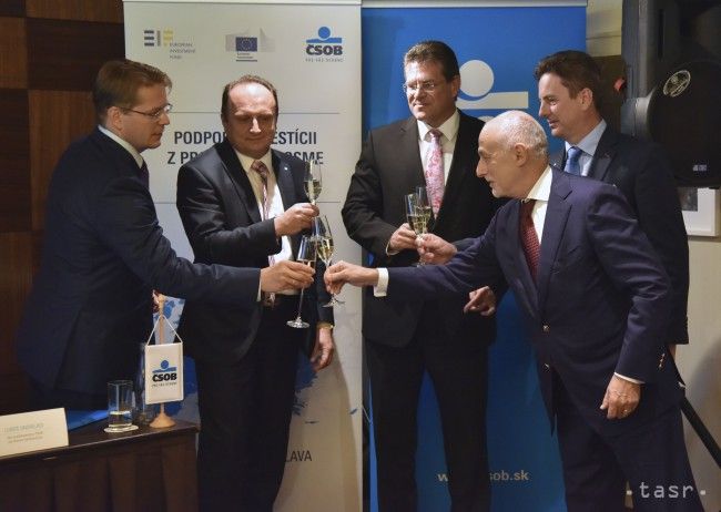 EIF and CSOB Officials Sign First Agreements on Support to SMEs