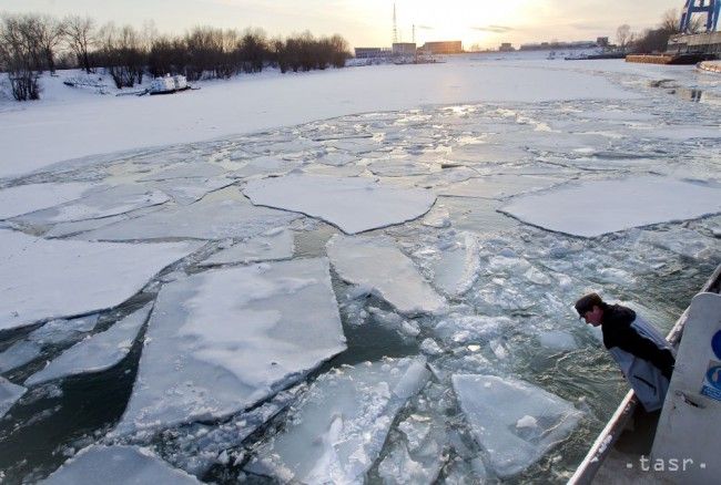 Navigation on Danube River between Bratislava and Gabcikovo Halted