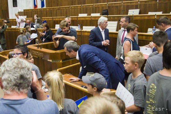 Children Quiz Ministers During Special House Question Time