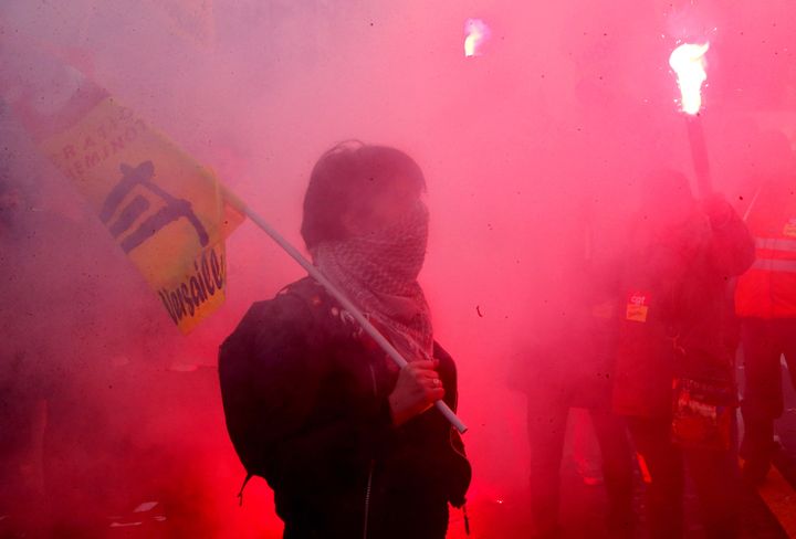 SNS Proposes to Regulate Veiling of Face in Public