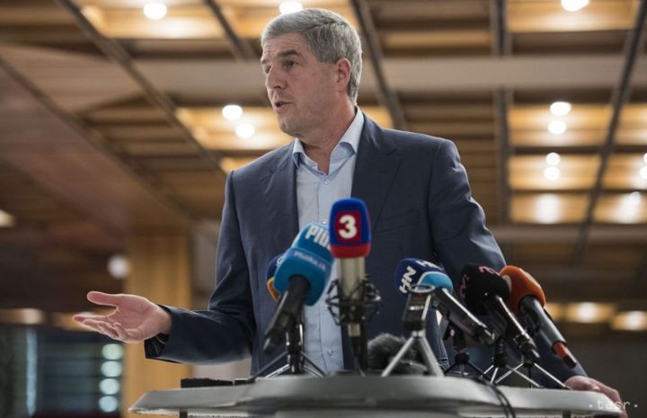 Most-Hid: Kalinak Should Resign, Up to Smer-SD to Take Action