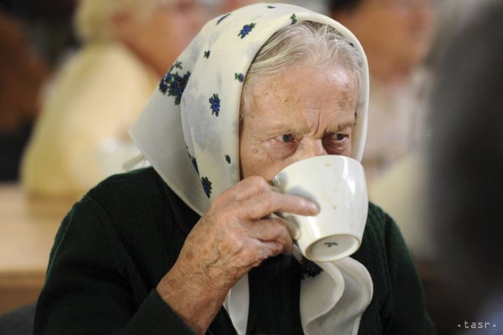 Trade Unions Have 135,000 Signatures for Retirement Age Referendum