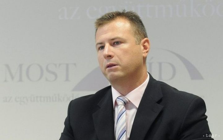Gal Dismisses Kasajova, almost 300 Pages from Technopol File Found