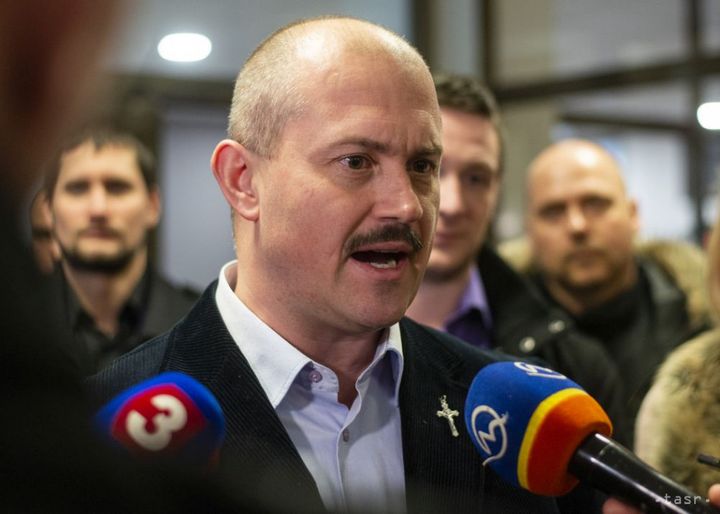 Kotleba Hands over Signatures in Support of His Presidential Candidacy