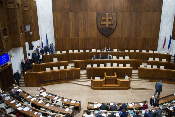 Parliament Fails to Elect Any Candidates for Constitutional Court