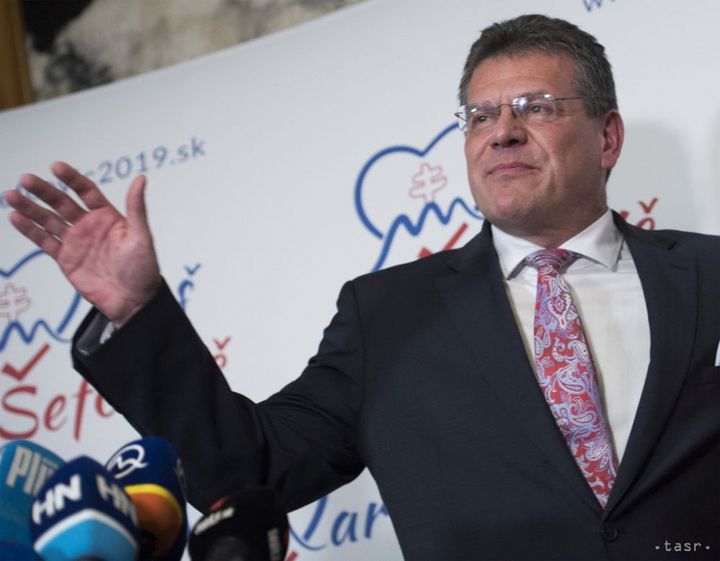 Sefcovic Congratulates Caputova on Victory, Sends Her Flowers