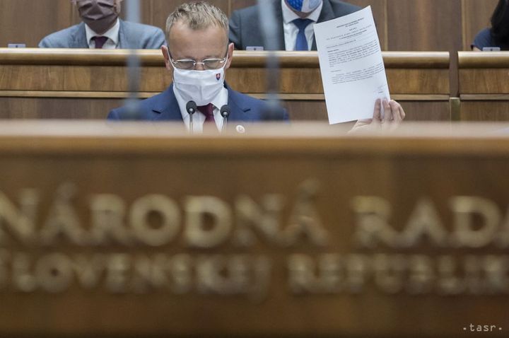 Kollar Remains Parliamentary Chair, House Fails to Dismiss Him