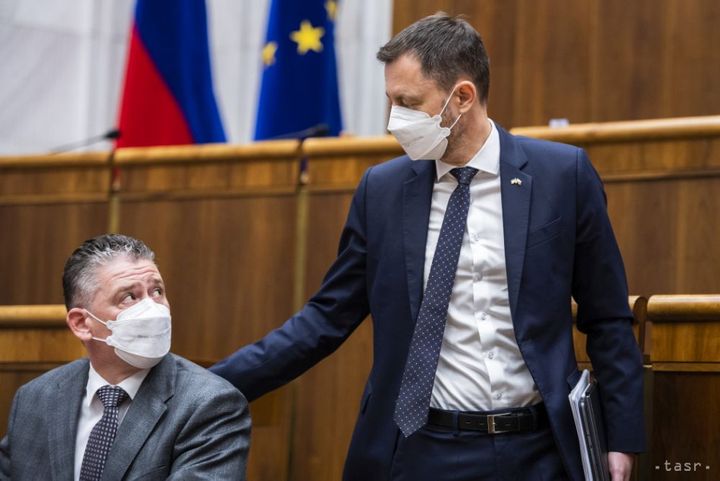 Interior Minister Mikulec Survives House No-confidence Vote