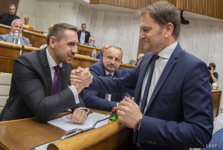 Parliament Breaks Veto, Passes Anti-inflation Aid in Original Wording
